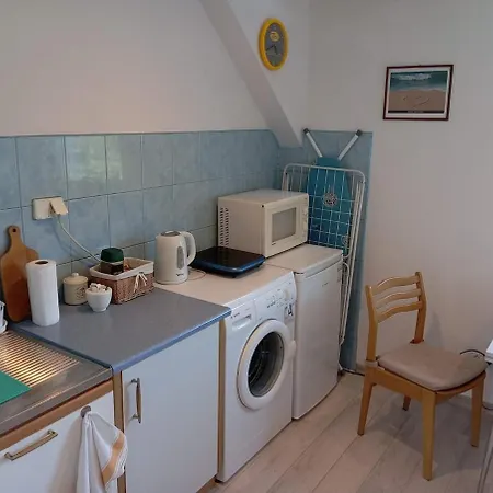 Apartment Sunny Lounge Near The Sea, 67 Hallera Street *